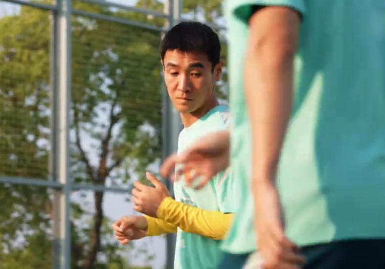 世体：世界杯18决赛西葡战，巴萨体育总监德科现场观战